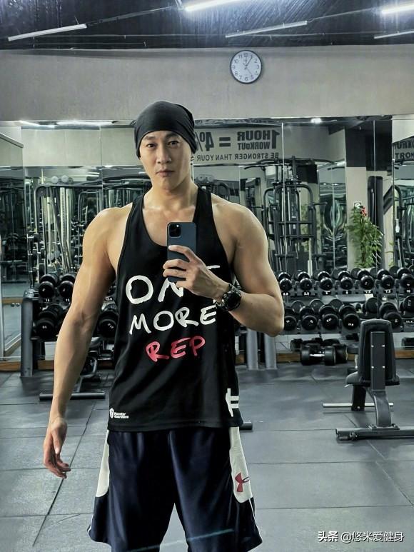 步惊云是谁演的(从歌手到演员,因饰演步惊云而走红,46岁的何润东大秀肌肉身材)