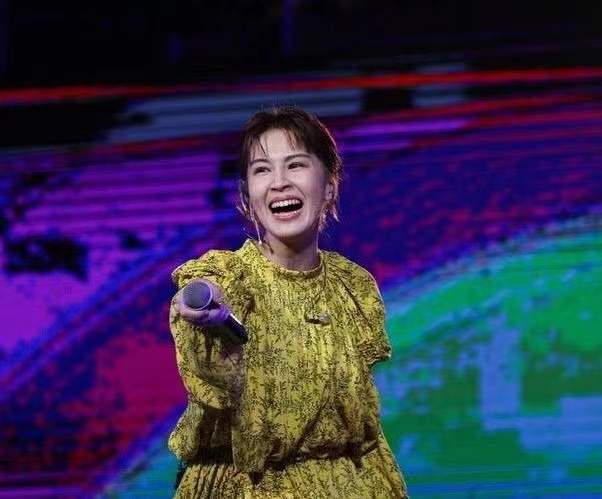 曾沛慈的男朋友是谁(曾沛慈老公身份曝光,是乐队吉他手,还担任乐团音乐总监)