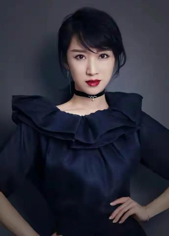 海藻是谁演的((蜗居)之中的女主角海藻扮演者湖北美女李念)