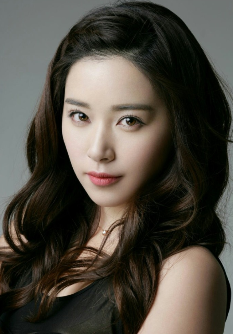 与纪凌尘3年恋爱最终分手的阚清子,如今挥别渣男搞事业活出风采