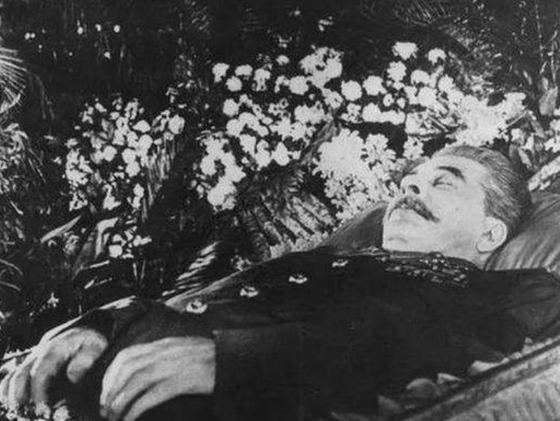 1953年斯大林逝世留下多少遗产?苏联政府清点后,众人羞愧难当