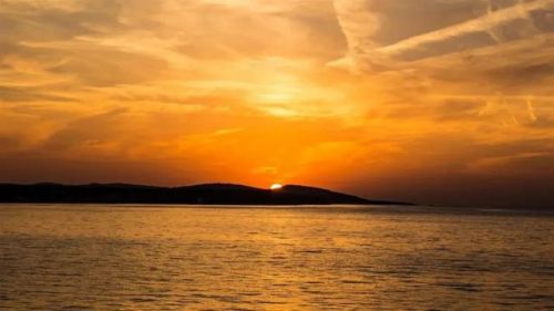 做一个快乐的自己短句八个字,开心一刻的美句-第1张图片-