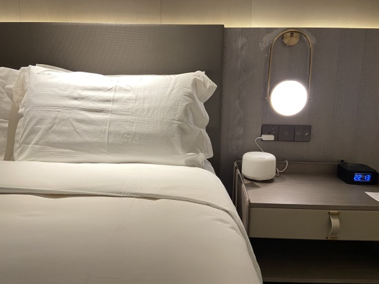 床头摆放镜子有什么不好-(家中镜子对床位有什么影响)