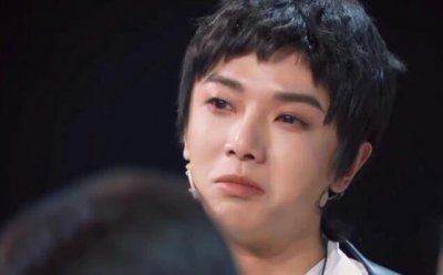 华晨宇妈妈去世,为照顾妈妈推掉工作,曾为妈妈写《小镇里的花》