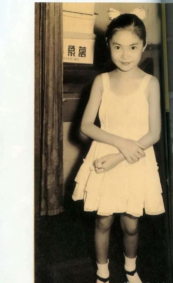 萧芳芳近照(香港演员萧芳芳个人资料简介)