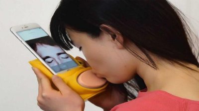 ​异地恋接吻神器售价近300元，苹果回应戴手表凹陷｜口碑日报