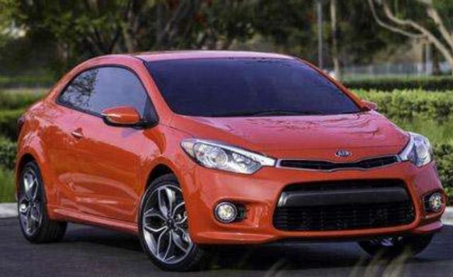 汽车：起亚Forte Koup，它是紧凑型双门汽车，非常宽敞，舒适！-