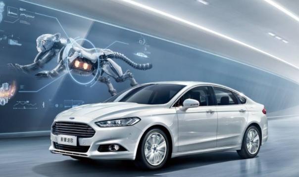 汽车：起亚Forte Koup，它是紧凑型双门汽车，非常宽敞，舒适！-