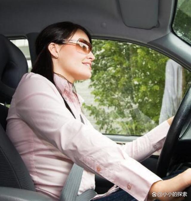 上海高架“斗气车”，一车骑跨高架栏，人员无伤，涉什么罪名？-