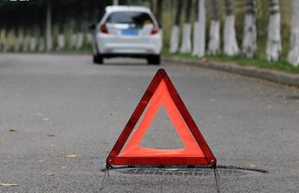 800万兰博基尼高速上自燃，几分钟烧成壳，驾驶员慌了：车是借的-