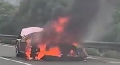 ​800万兰博基尼高速上自燃，几分钟烧成壳，驾驶员慌了：车是借的