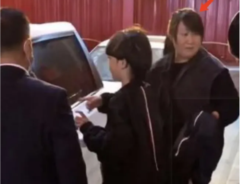 赵本山简介及所有弟子(赵本山:家家有本难念的经,徒弟骚扰女粉丝,女儿一个柜子40万)