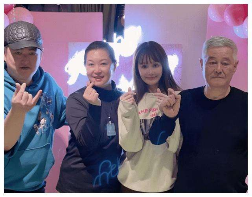 赵本山简介及所有弟子(赵本山:家家有本难念的经,徒弟骚扰女粉丝,女儿一个柜子40万)