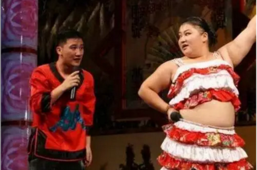 赵本山简介及所有弟子(赵本山:家家有本难念的经,徒弟骚扰女粉丝,女儿一个柜子40万)