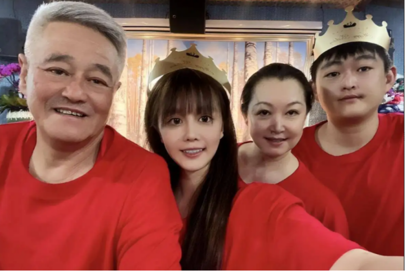 赵本山简介及所有弟子(赵本山:家家有本难念的经,徒弟骚扰女粉丝,女儿一个柜子40万)