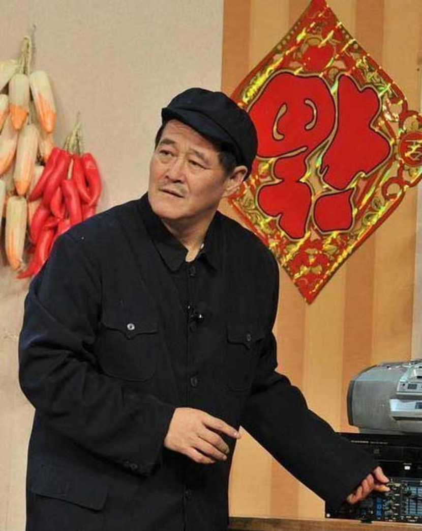 赵本山简介及所有弟子(赵本山:家家有本难念的经,徒弟骚扰女粉丝,女儿一个柜子40万)