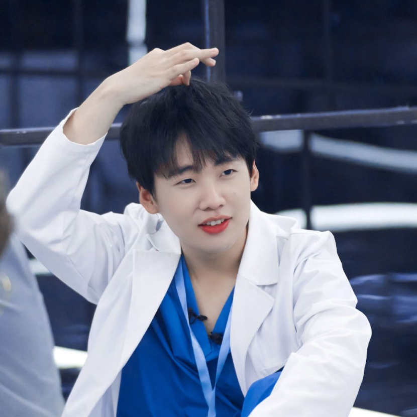 赵本山简介及所有弟子(赵本山:家家有本难念的经,徒弟骚扰女粉丝,女儿一个柜子40万)