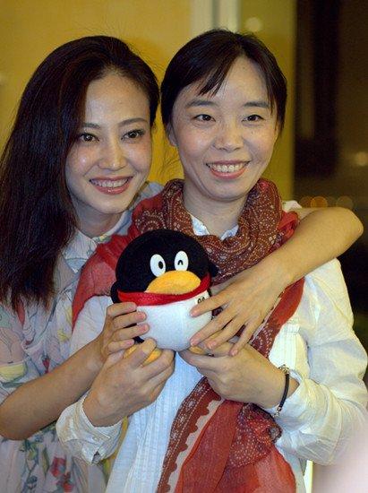 奉行不婚主义的谭卓,曾饱受抑郁症困扰,出道13年靠两部剧火出了圈