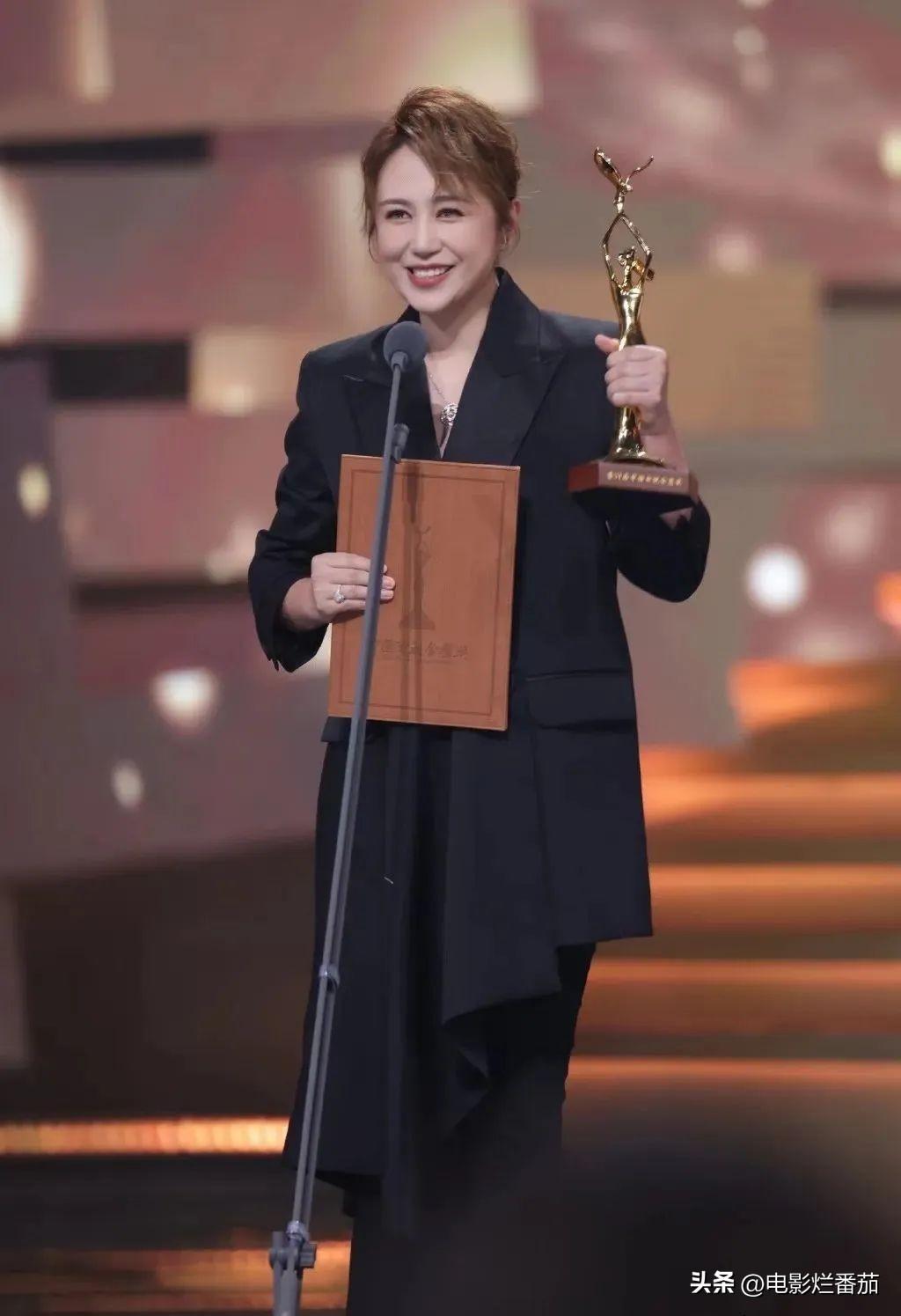 金鹰奖收视第一,殷桃惊艳夺冠,热依扎春风满面,雷佳音冷脸获奖