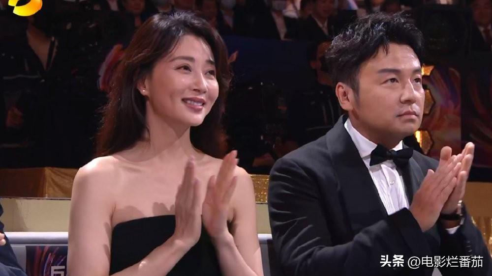 金鹰奖收视第一,殷桃惊艳夺冠,热依扎春风满面,雷佳音冷脸获奖