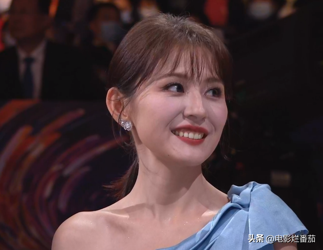 金鹰奖收视第一,殷桃惊艳夺冠,热依扎春风满面,雷佳音冷脸获奖