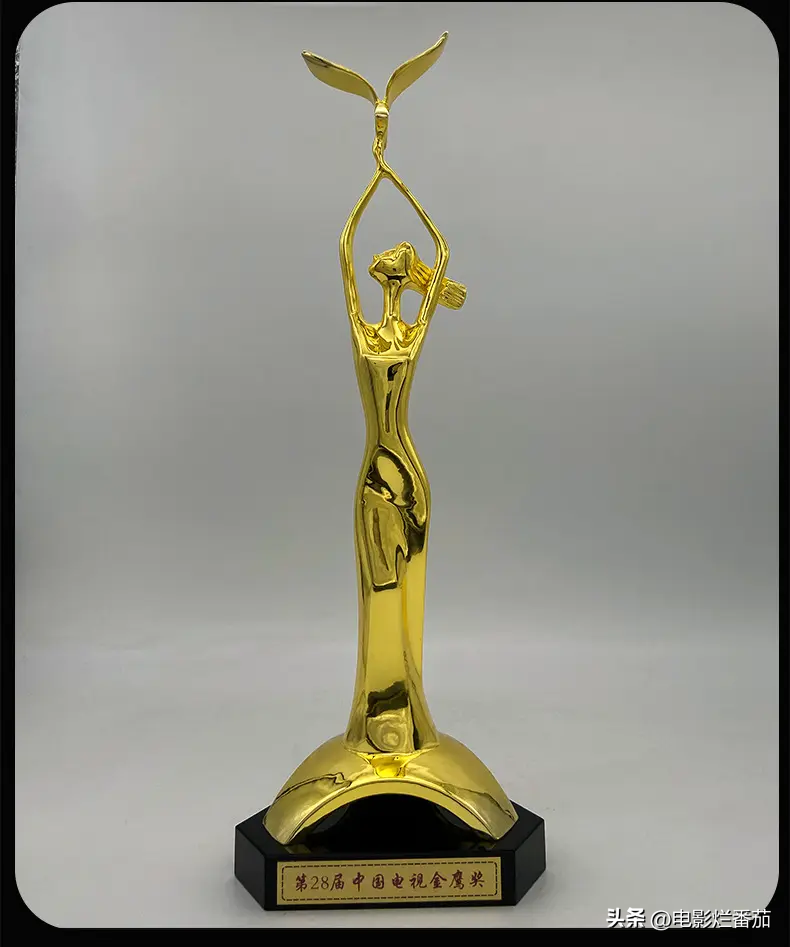 金鹰奖收视第一,殷桃惊艳夺冠,热依扎春风满面,雷佳音冷脸获奖