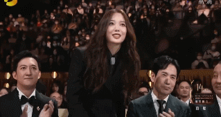 金鹰奖收视第一,殷桃惊艳夺冠,热依扎春风满面,雷佳音冷脸获奖