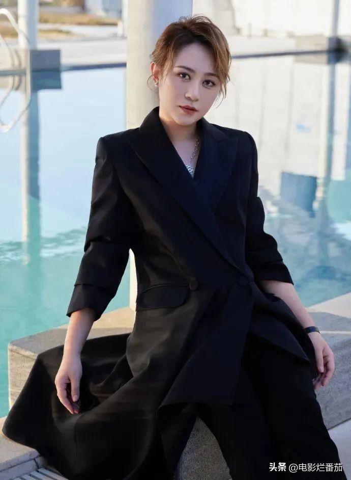 金鹰奖收视第一,殷桃惊艳夺冠,热依扎春风满面,雷佳音冷脸获奖