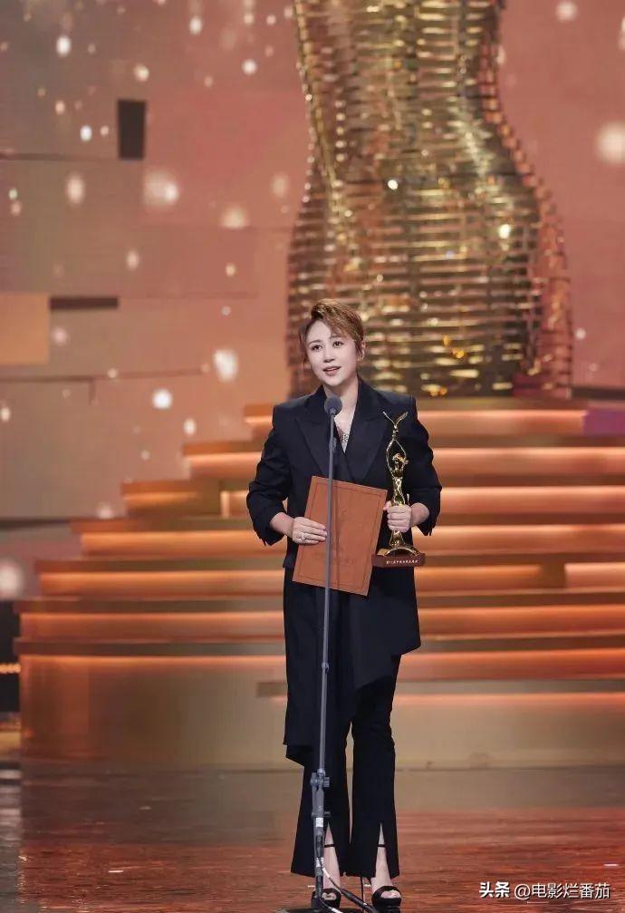金鹰奖收视第一,殷桃惊艳夺冠,热依扎春风满面,雷佳音冷脸获奖