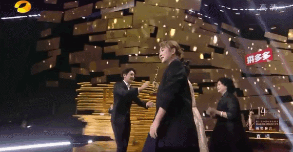 金鹰奖收视第一,殷桃惊艳夺冠,热依扎春风满面,雷佳音冷脸获奖