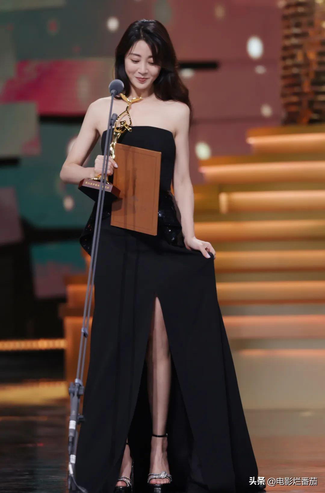 金鹰奖收视第一,殷桃惊艳夺冠,热依扎春风满面,雷佳音冷脸获奖