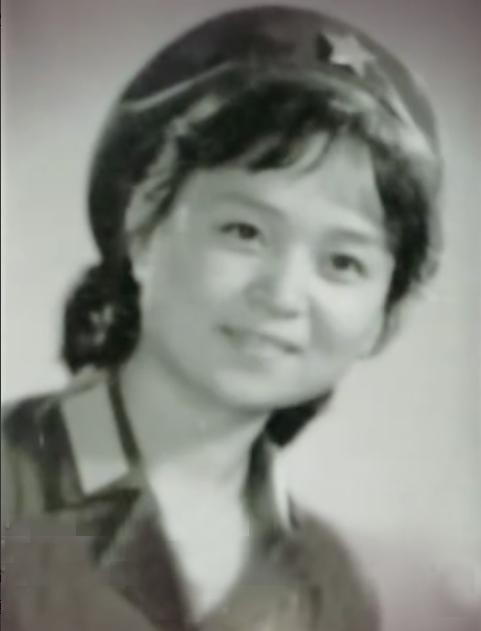 刘莉莉的婚史(著名演员刘莉莉当红时相亲嫁圈外老公生一女)