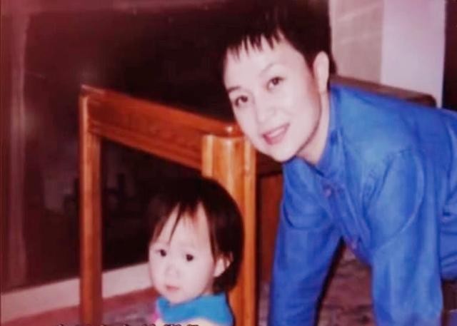 刘莉莉的婚史(著名演员刘莉莉当红时相亲嫁圈外老公生一女)