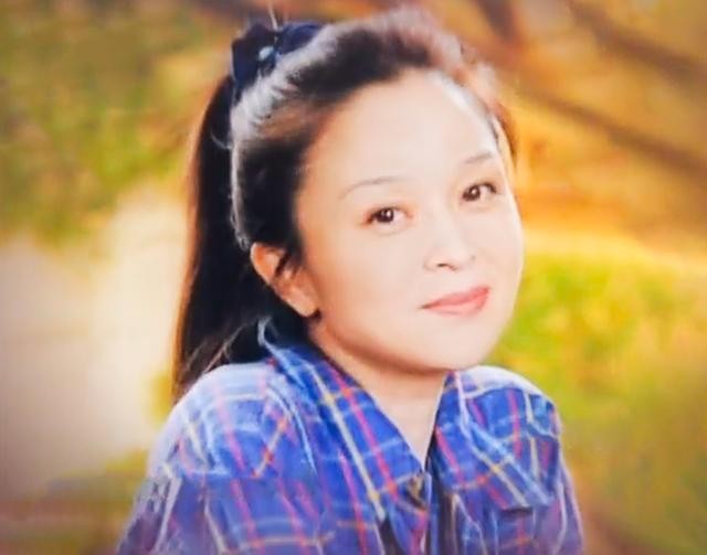 刘莉莉的婚史(著名演员刘莉莉当红时相亲嫁圈外老公生一女)