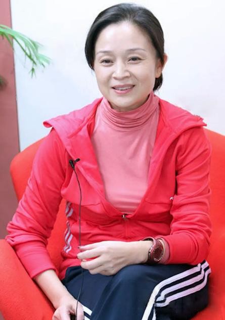 刘莉莉的婚史(著名演员刘莉莉当红时相亲嫁圈外老公生一女)