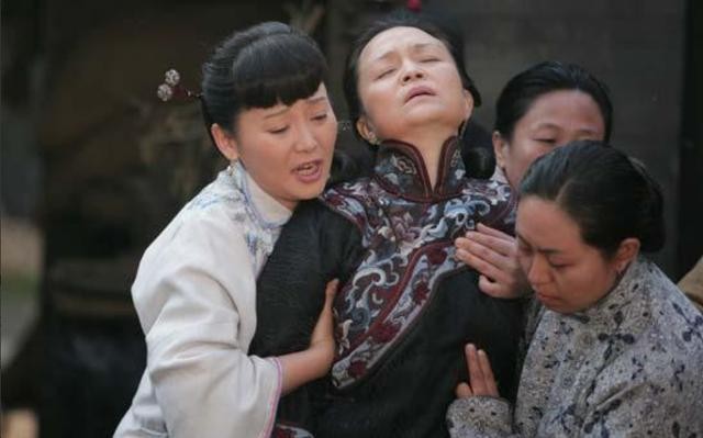 刘莉莉的婚史(著名演员刘莉莉当红时相亲嫁圈外老公生一女)