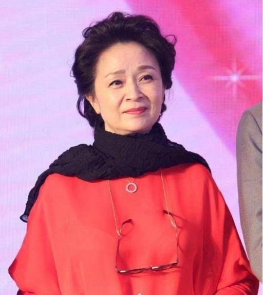 刘莉莉的婚史(著名演员刘莉莉当红时相亲嫁圈外老公生一女)