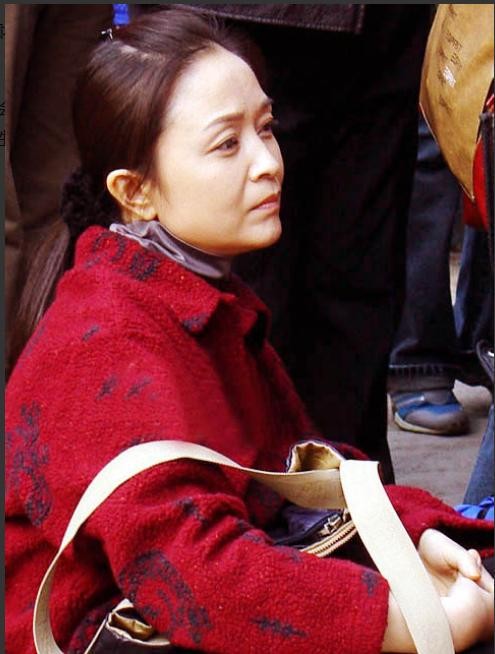 刘莉莉的婚史(著名演员刘莉莉当红时相亲嫁圈外老公生一女)