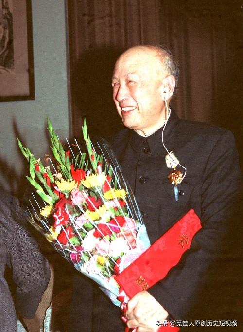 钱学森简介及资料(钱学森5年磨难终回国,能抵上5个师的钱学森,到底有多厉害)