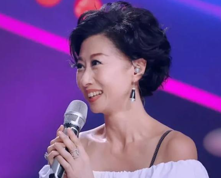 叶倩文资料:凭美貌征服了6个男人,抢闺蜜老公后成功上位