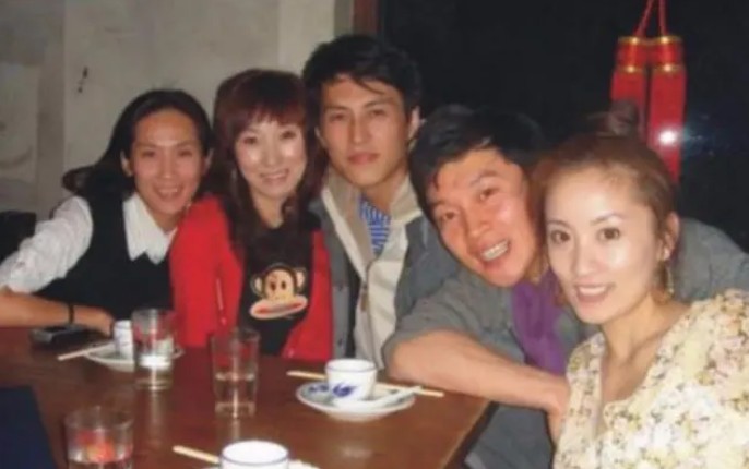 靳东个人资料家庭背景(靳东个人资料简介)