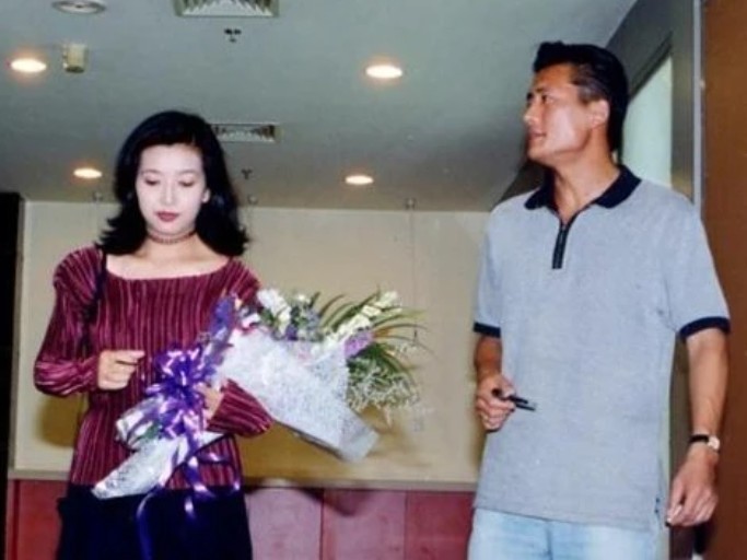 靳东个人资料家庭背景(靳东个人资料简介)