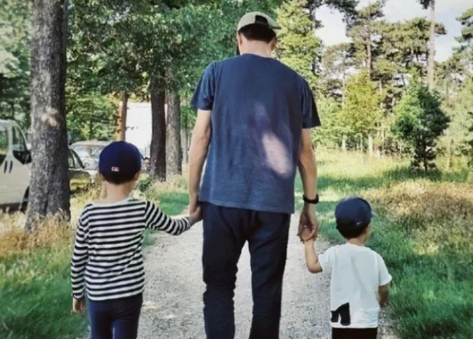 靳东个人资料家庭背景(靳东个人资料简介)