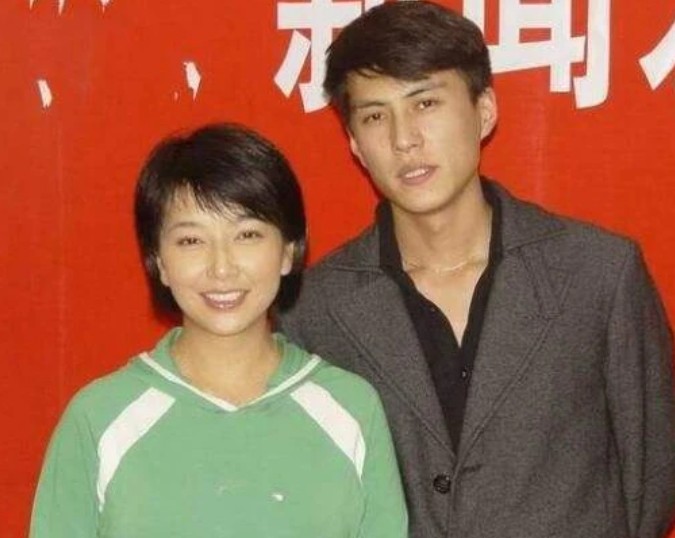 靳东个人资料家庭背景(靳东个人资料简介)