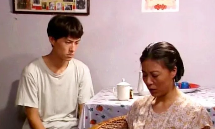 靳东个人资料家庭背景(靳东个人资料简介)