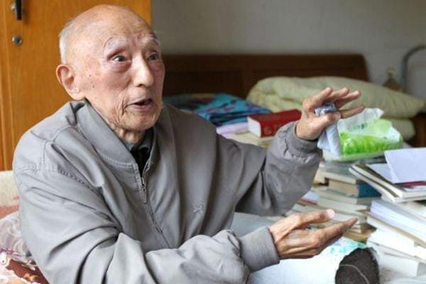 王安石的泊船瓜洲绿好在哪里(又绿江南岸前面是什么)