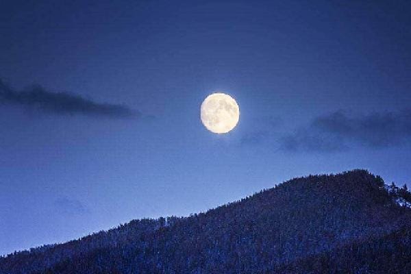 王安石的泊船瓜洲绿好在哪里(又绿江南岸前面是什么)