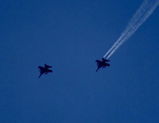 川航3U3839安全返航！飞机故障返航，为何要盘旋耗油或空中放油？-