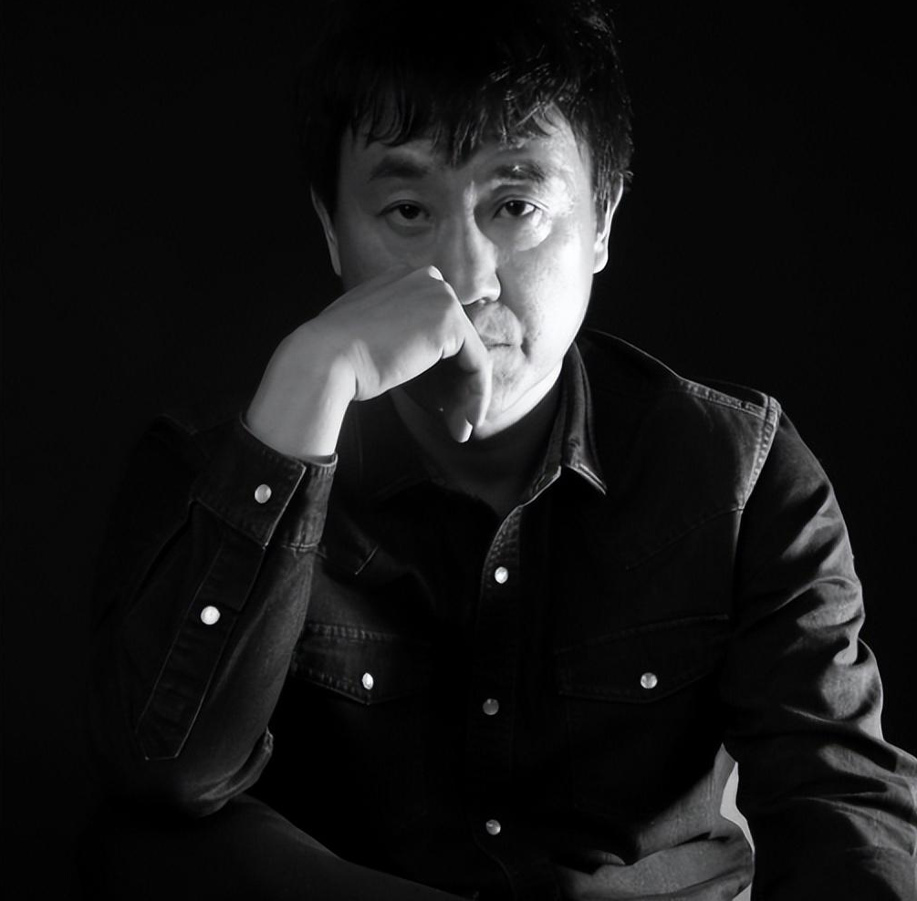 有妻万事足的著名演员何冰,婚后事业飙升,赚的钱全部上交给老婆