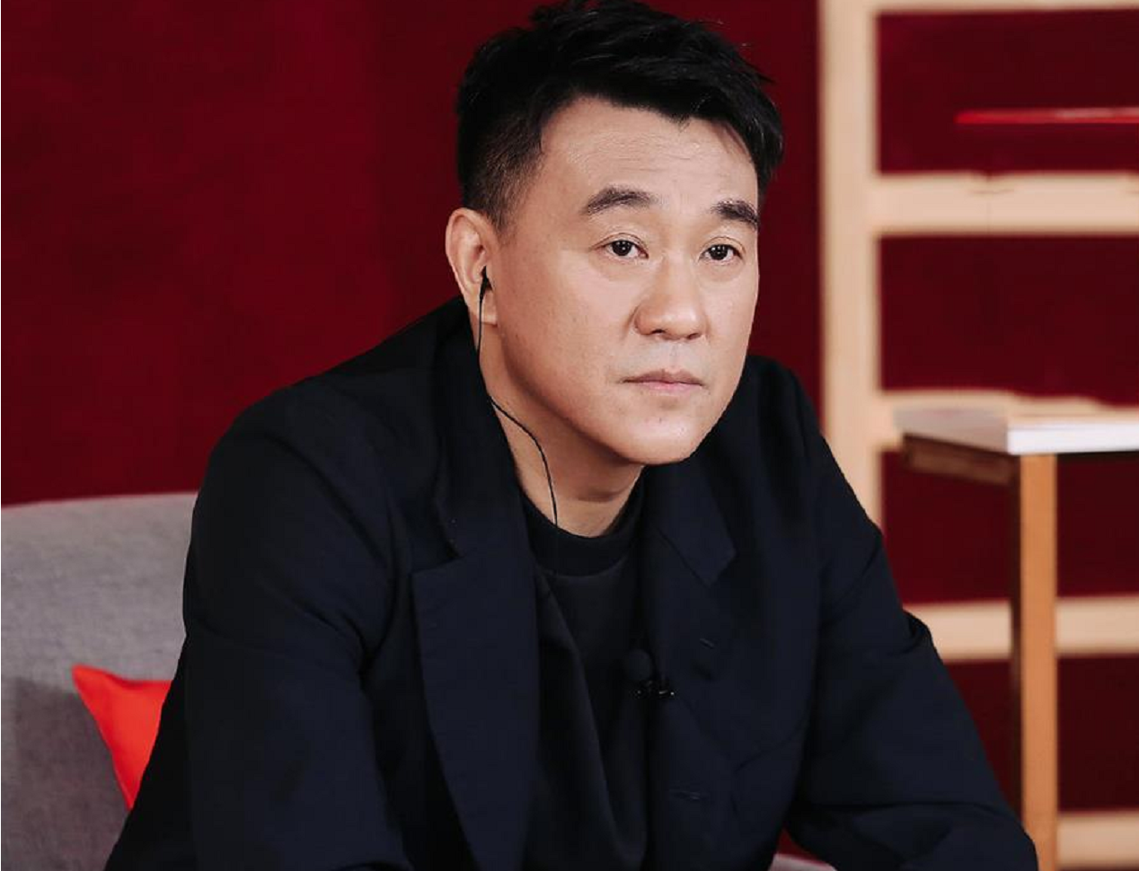 有妻万事足的著名演员何冰,婚后事业飙升,赚的钱全部上交给老婆